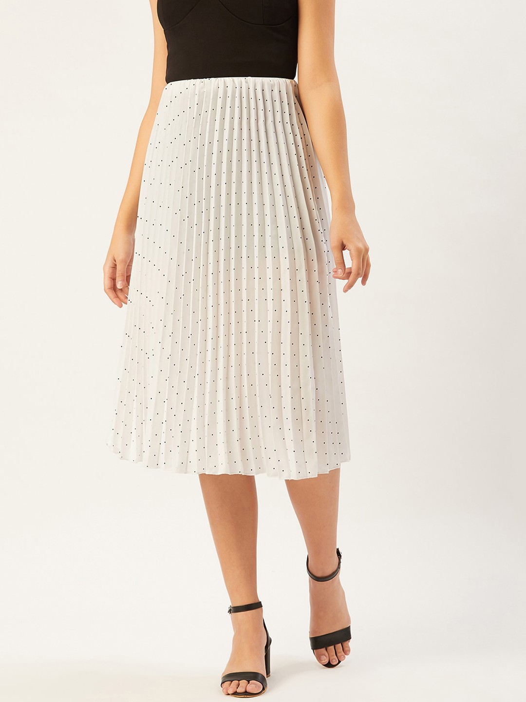 

ANVI Be Yourself Women White & Black Printed Midi Flared Skirt