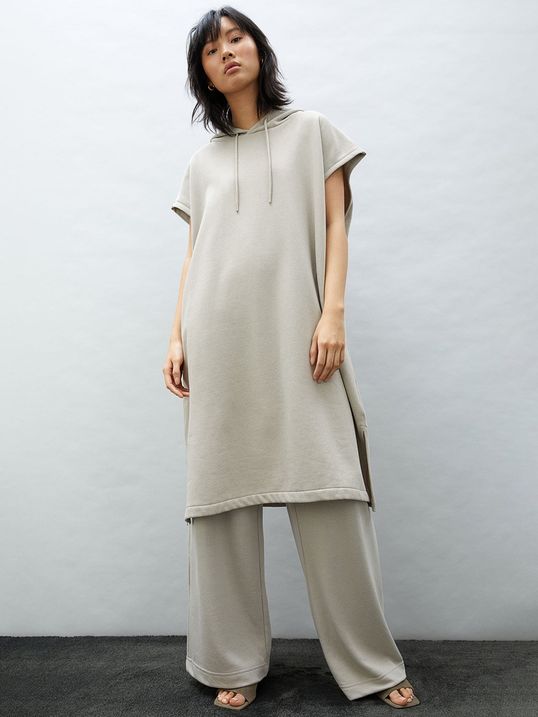 

H&M Cream-Coloured Hooded Sustainable sweatshirt dress