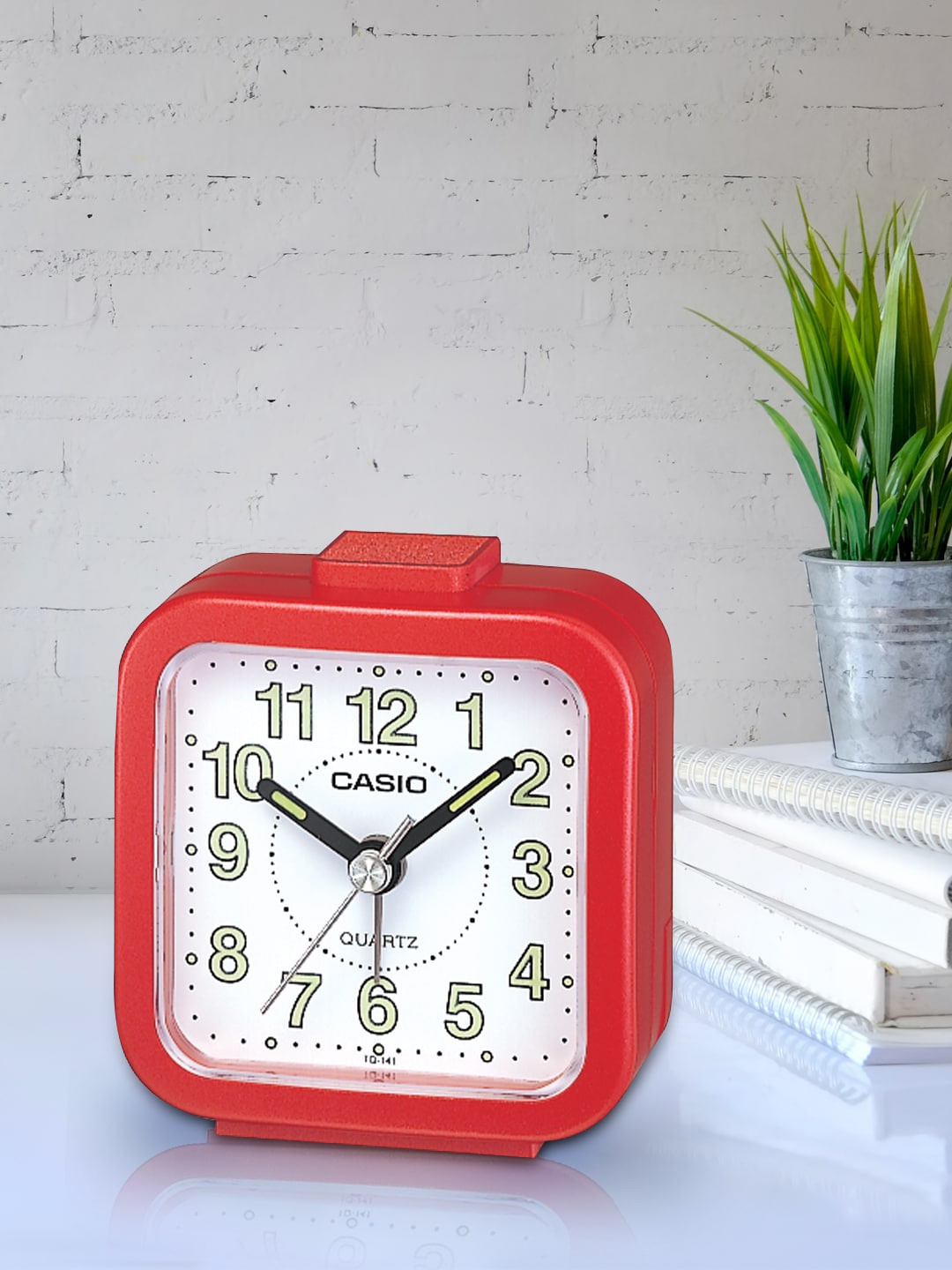 

CASIO White & Red Square Solid Analogue Table Clock