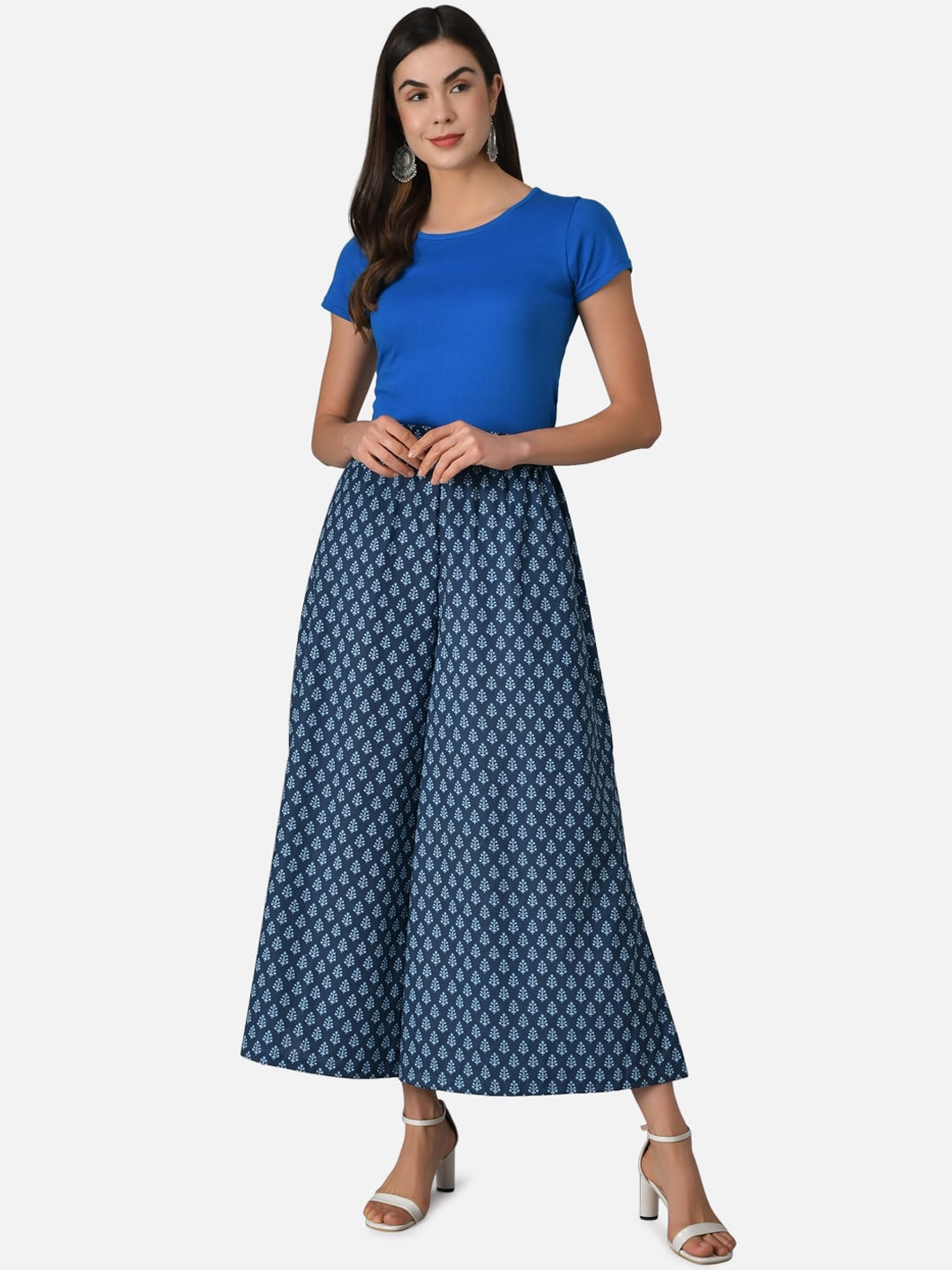

Purple State Women Blue & White Solid Pure Cotton Co-Ord Set
