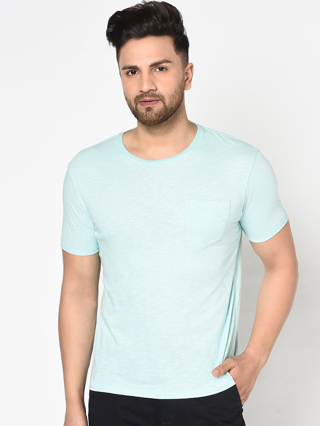 

Blackberrys Men Turquoise Blue Solid Round Neck T-shirt