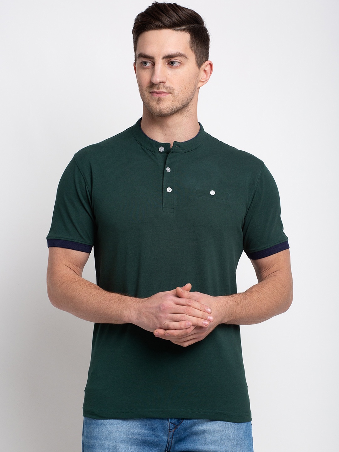

Rodamo Men Green Solid Henley Neck T-shirt