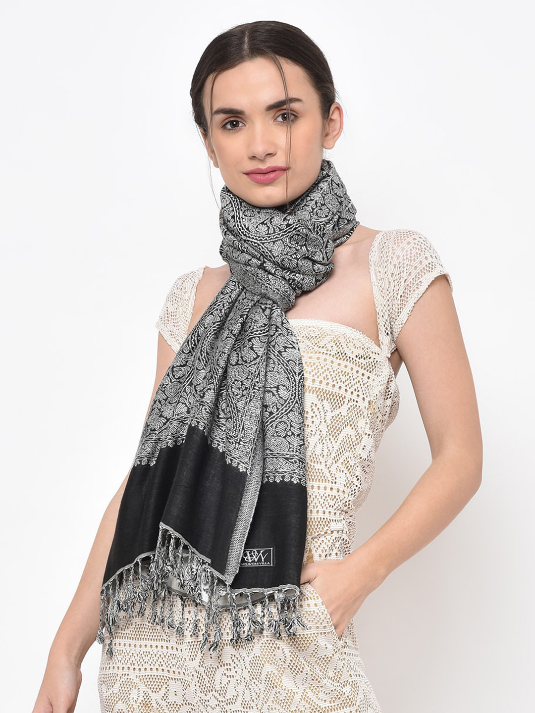 

WEAVERS VILLA Women Black & White Woven Design Stole