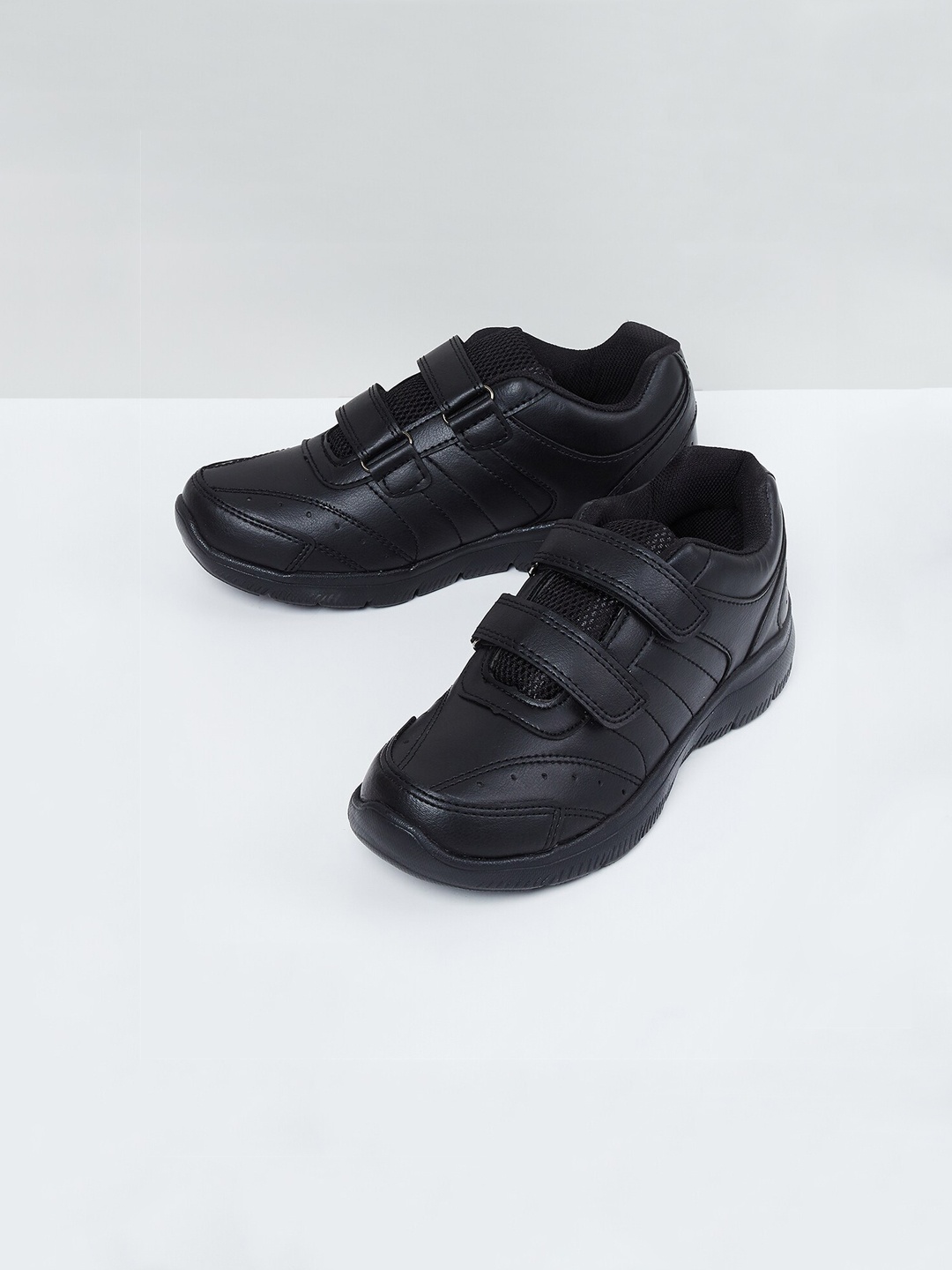 

Max Boys Black Slip-on Sneakers