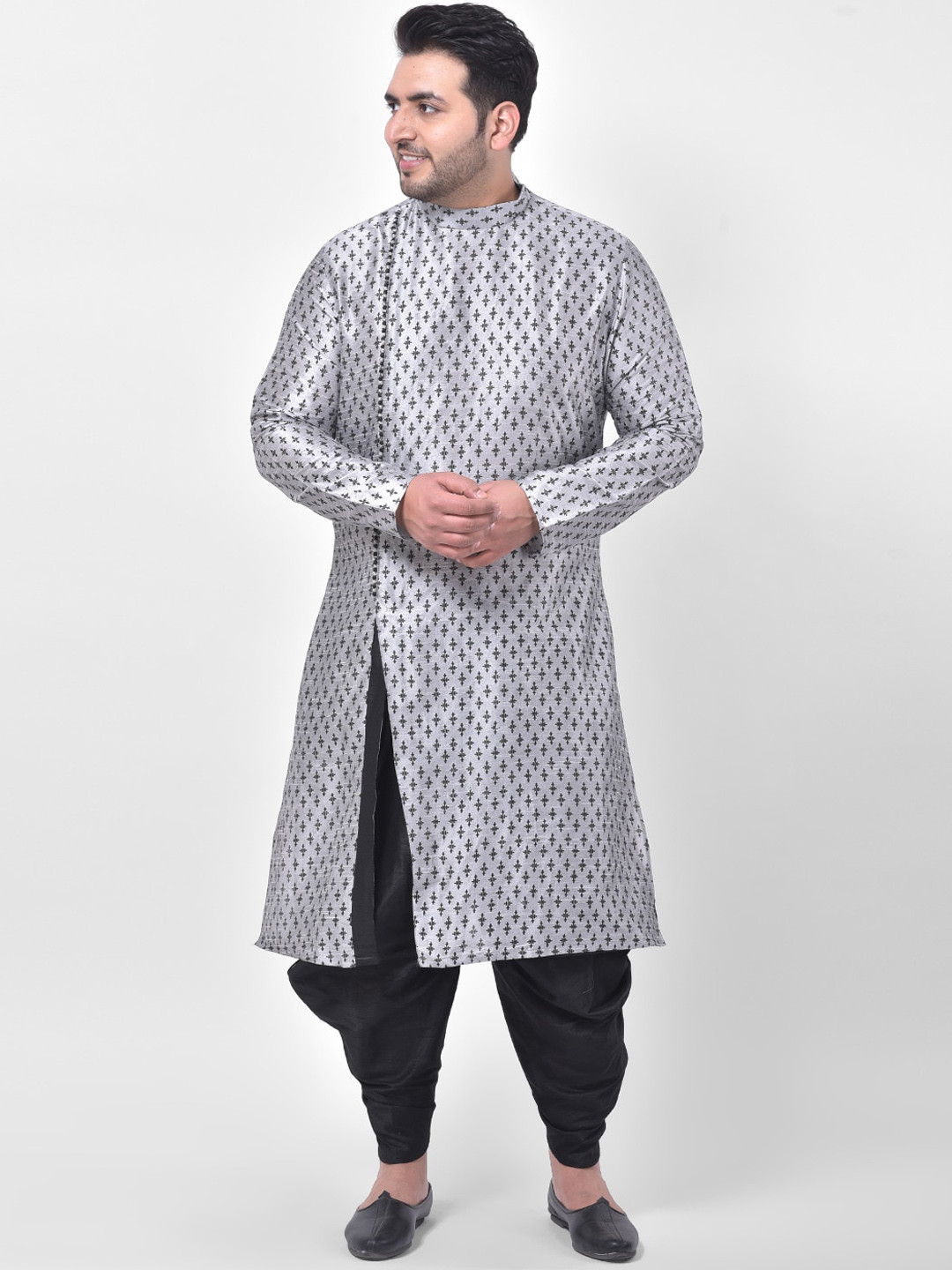 

DEYANN PLUS Men Silver-Toned & Black Woven Design Kurta with Dhoti Pants