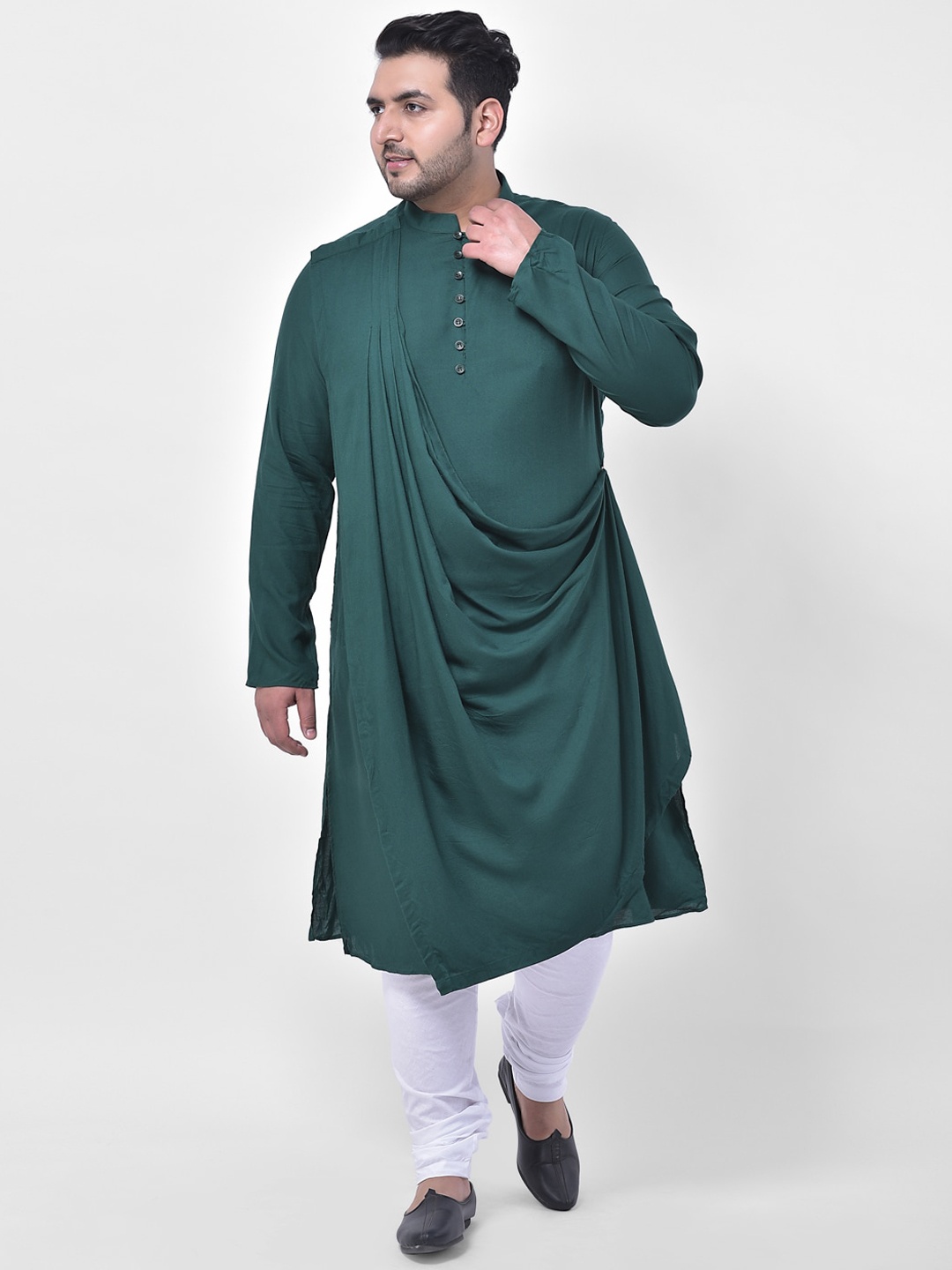 

DEYANN PLUS Men Green & White Solid Kurta with Churidar