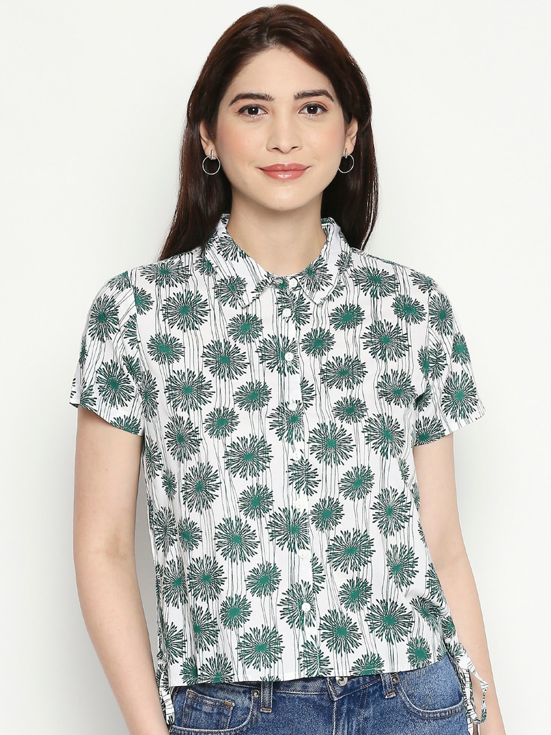 

People Women Green & White Regular Fit Printed Casual Shirt