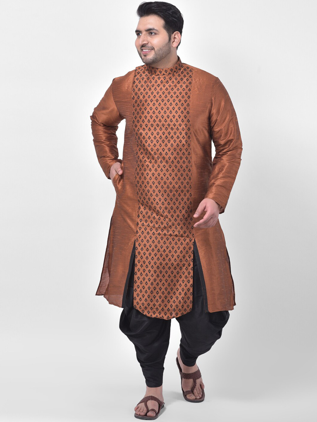 

DEYANN PLUS Men Brown & Black Ethnic Motif Printed Mandarin Collar Kurta
