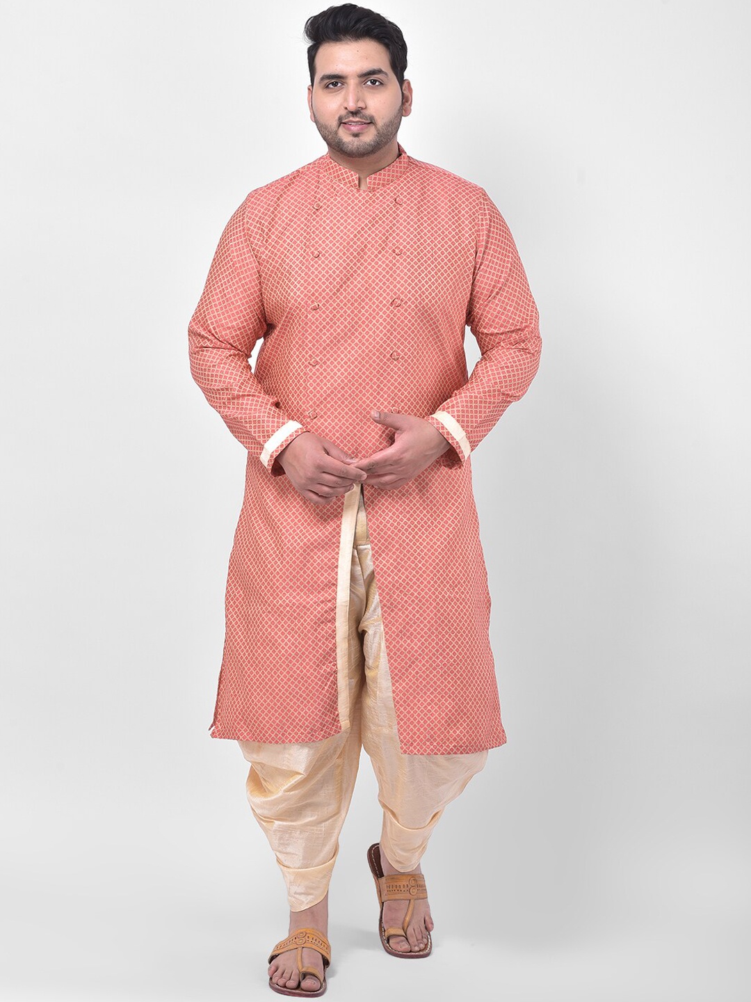 

DEYANN PLUS Men Peach-Coloured & Gold-Toned Jacquard Silk Geometric Kurta
