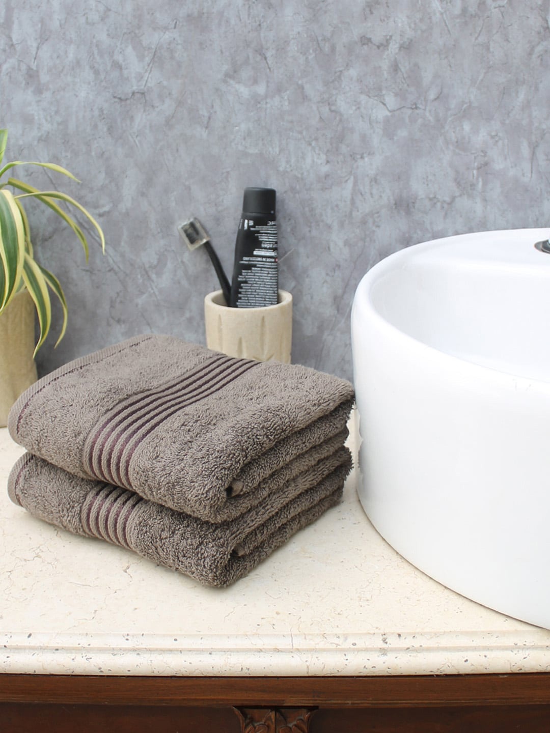 

AVI Living Set Of 2 Brown Solid 550 GSM Hand Towels