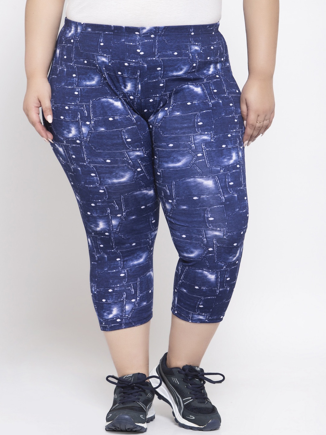 

plusS Women Blue & White Printed Regular Fit Capris