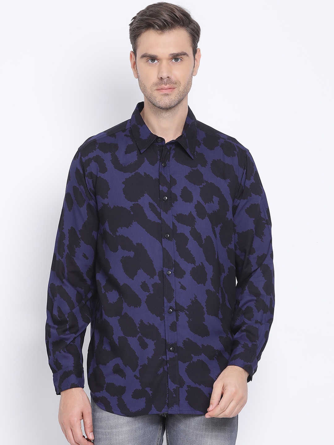 

Oxolloxo Men Navy Blue Regular Fit Printed Casual Shirt