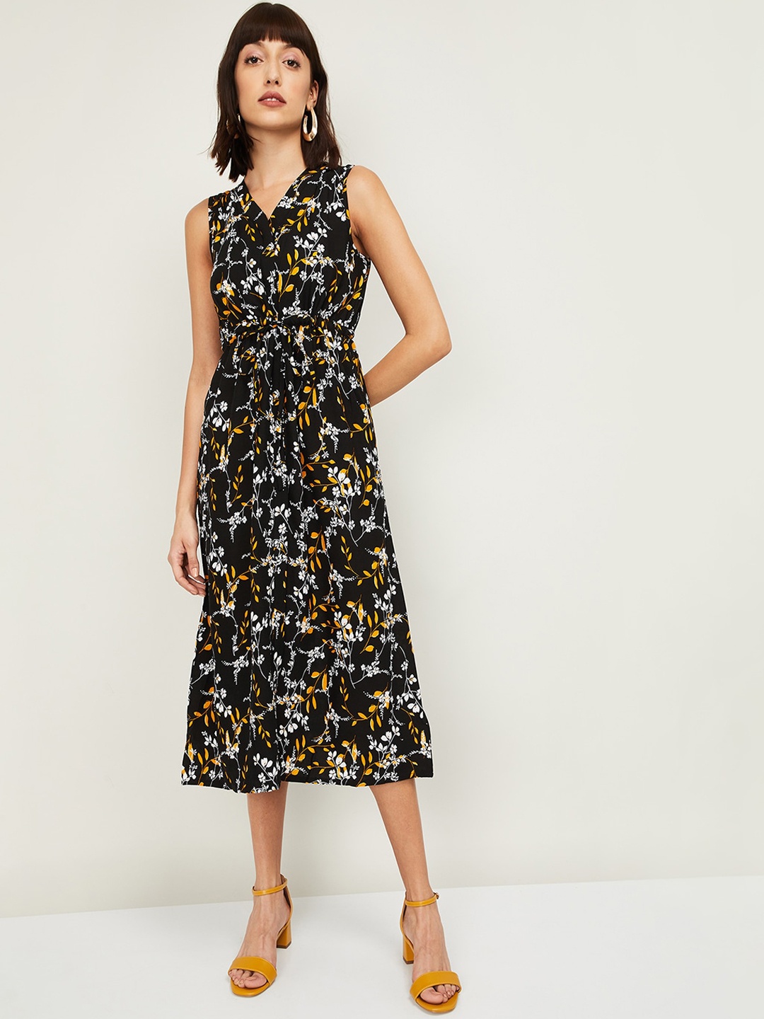 

CODE by Lifestyle Women Black Floral Printed Fit & Flare Dress