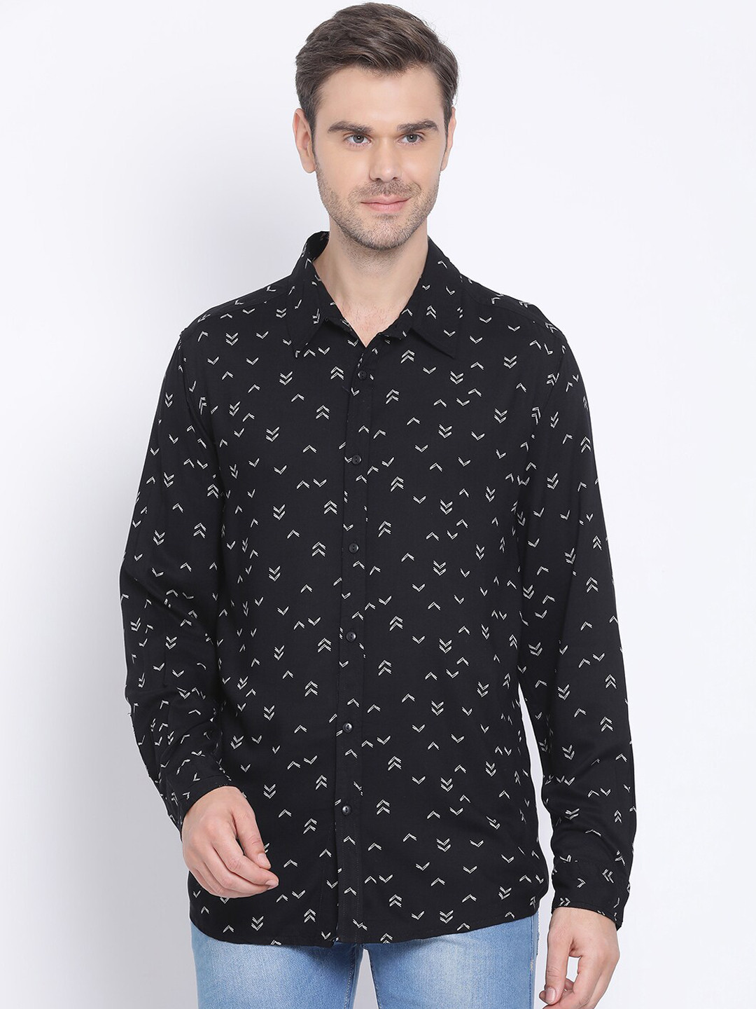 

Oxolloxo Men Black Regular Fit Printed Casual Shirt