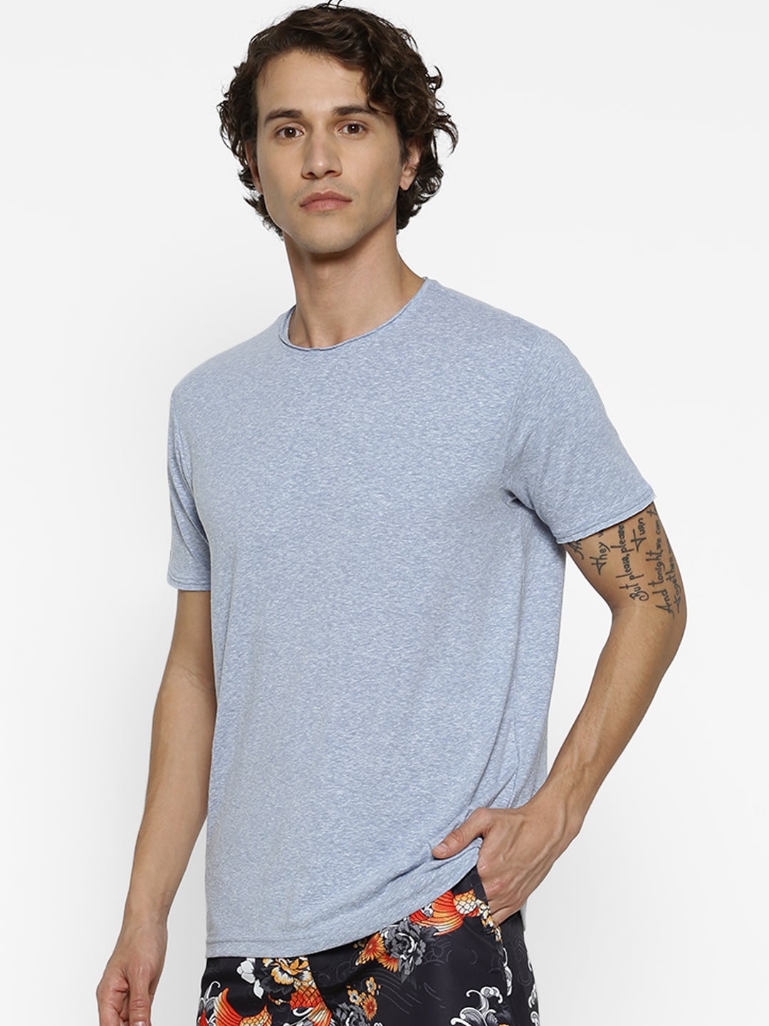 

FOREVER 21 Men Blue Solid Round Neck T-shirt