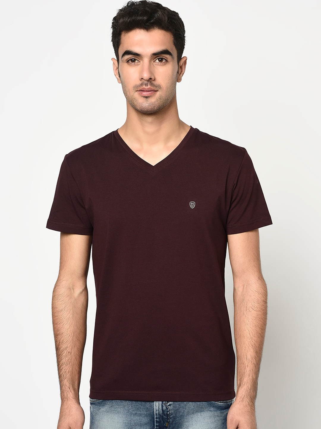 

Octave Men Burgundy Solid V-Neck T-shirt