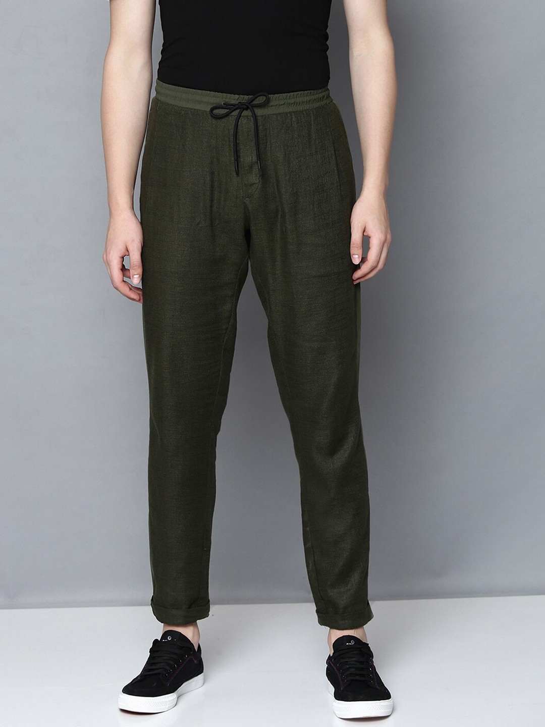 

Antony Morato Men Olive Green Regular Fit Solid Regular Trousers
