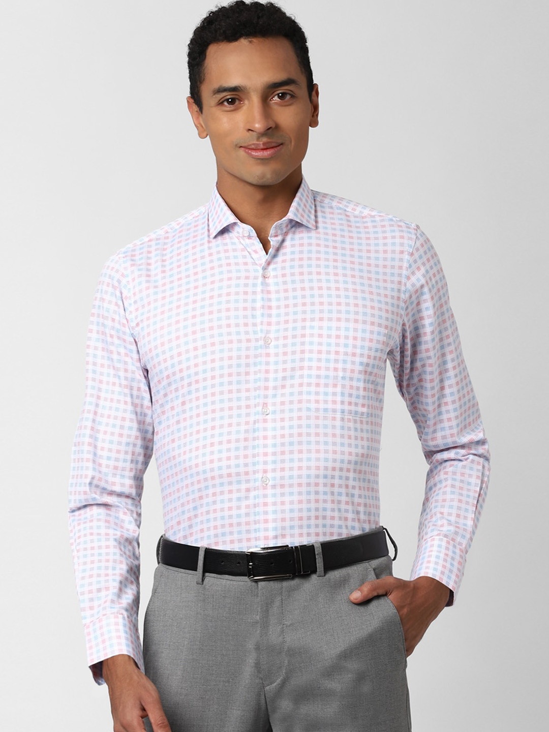 

Peter England Men White Slim Fit Checked Casual Shirt