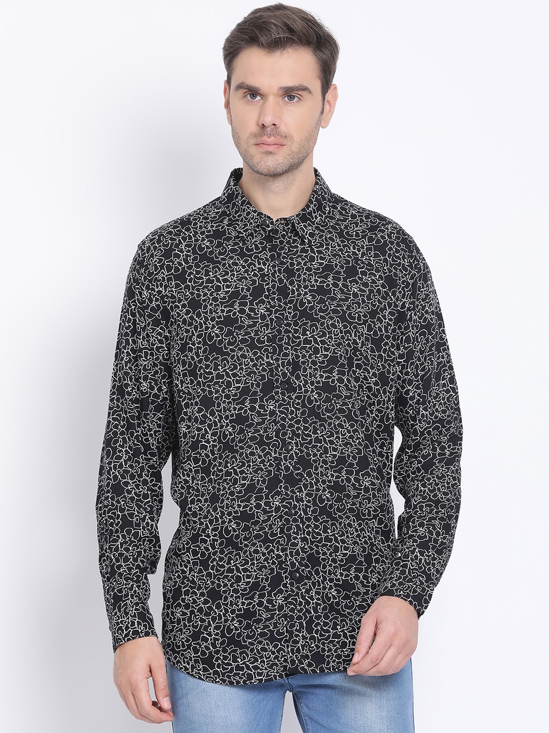 

Oxolloxo Men Black Regular Fit Printed Casual Shirt