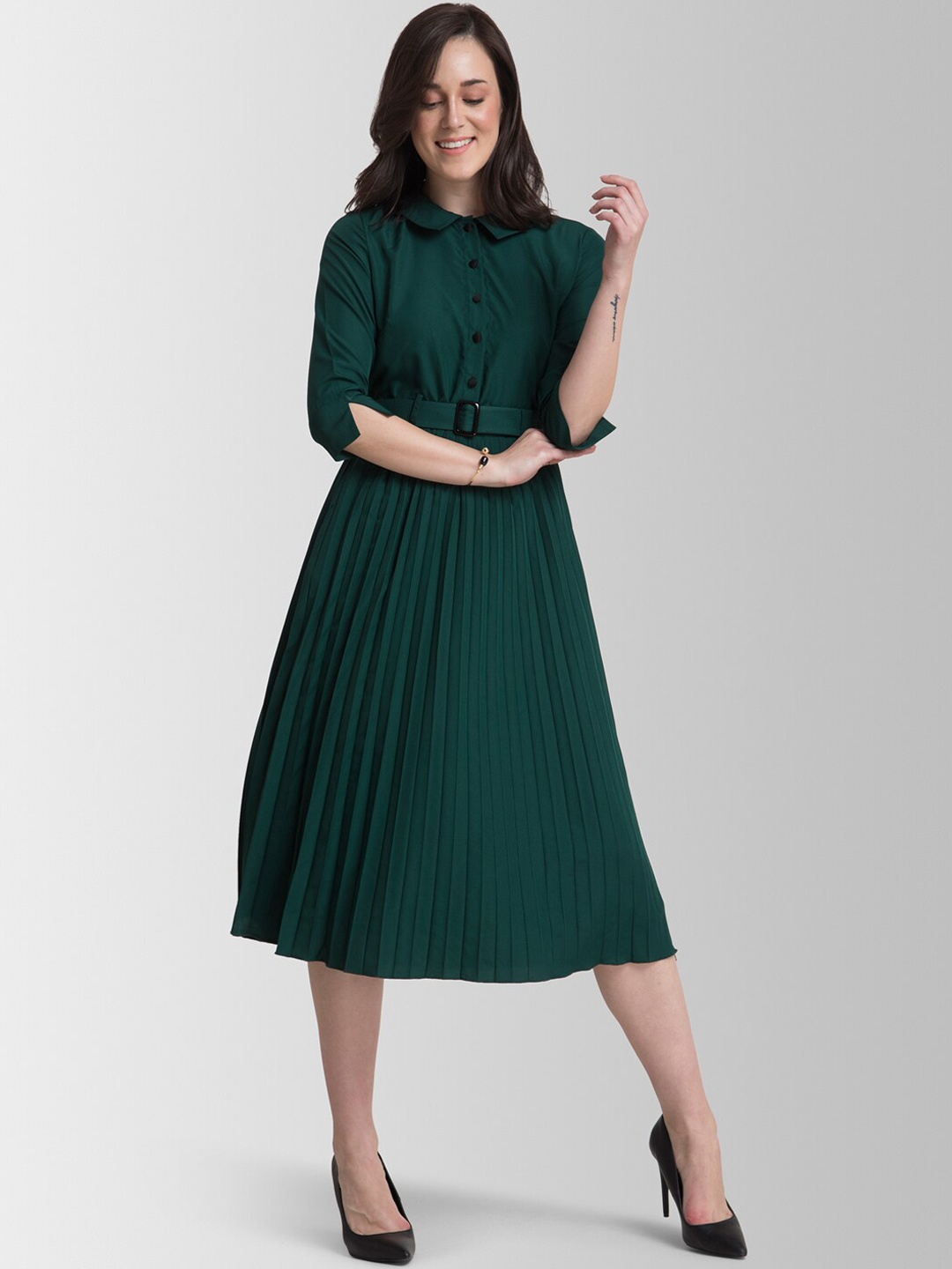 

FableStreet Women Green Solid Fit and Flare Dress