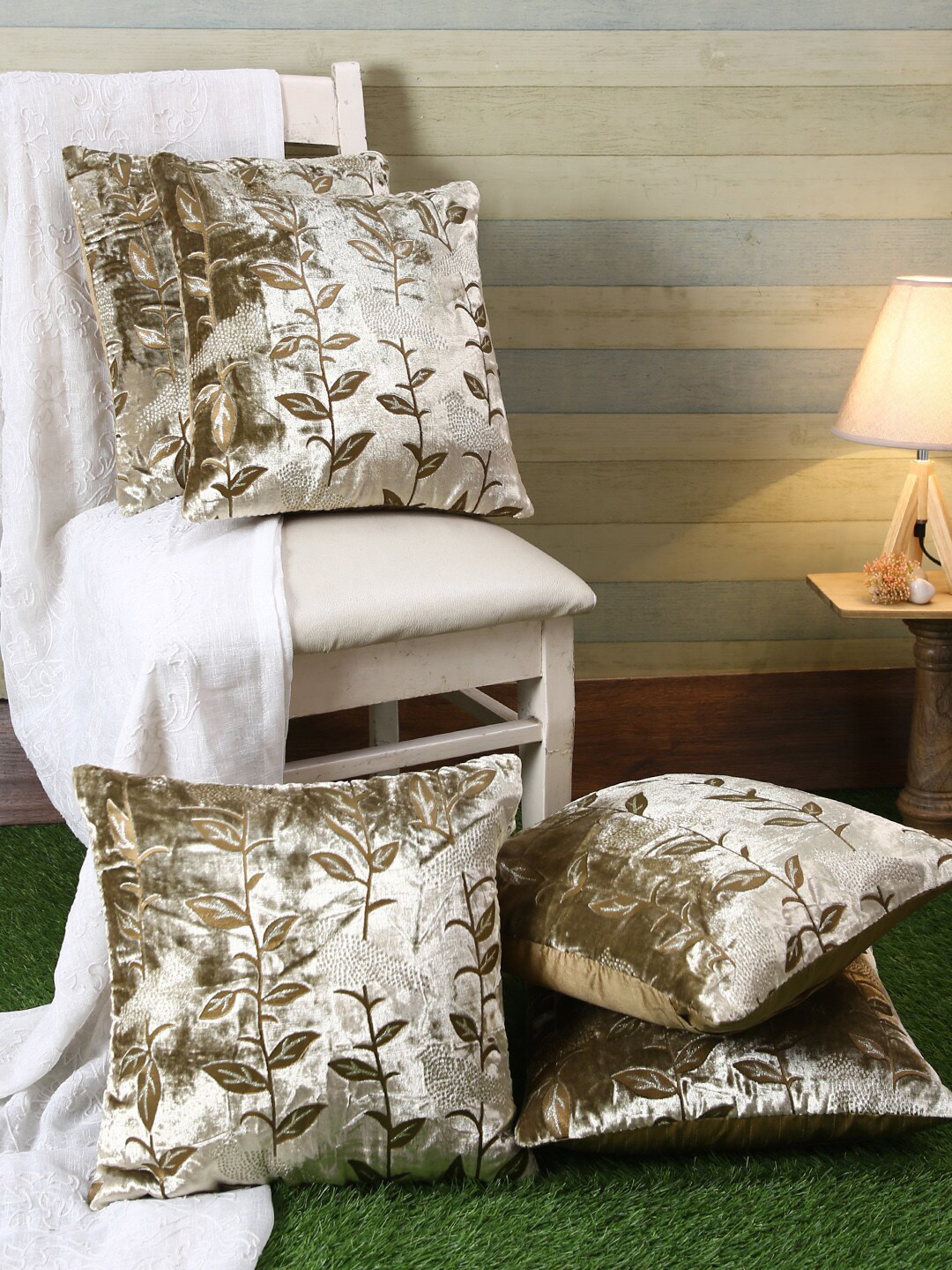 

ROMEE Silver-Coloured & Golden-Coloured Set of 5 Self Design Square Cushion Covers
