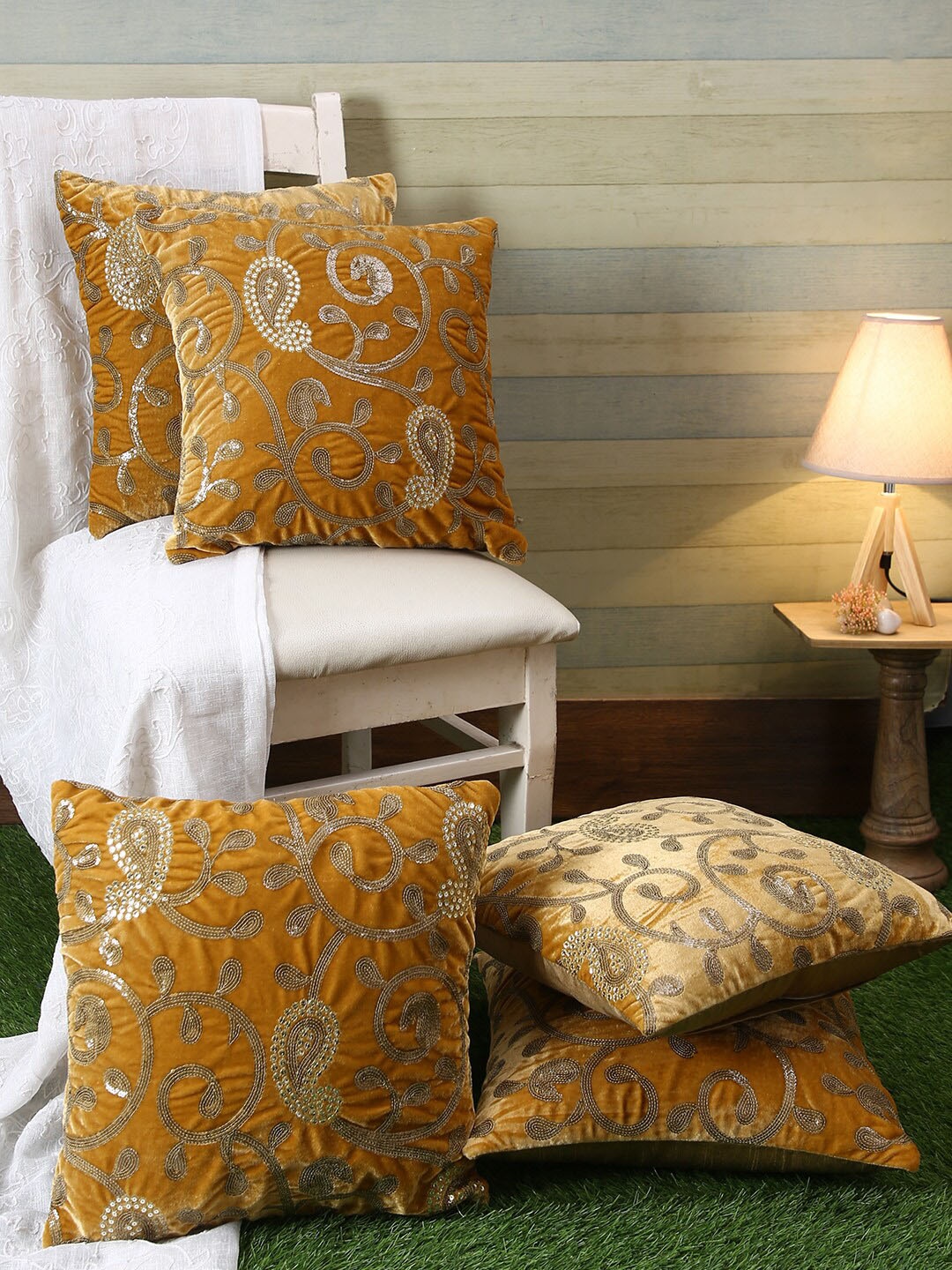 

ROMEE Gold-Coloured & Silver-Coloured Set of 5 Embellished Square Cushion Covers