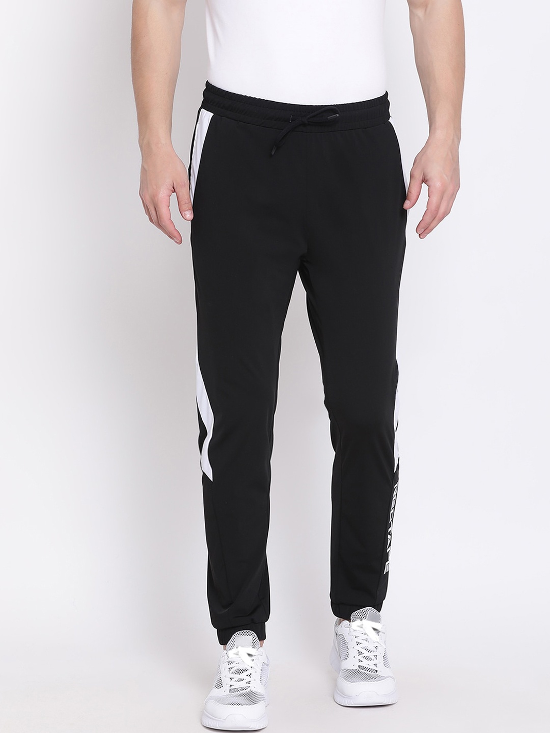

Red Tape Men Black & White Colourblocked Joggers