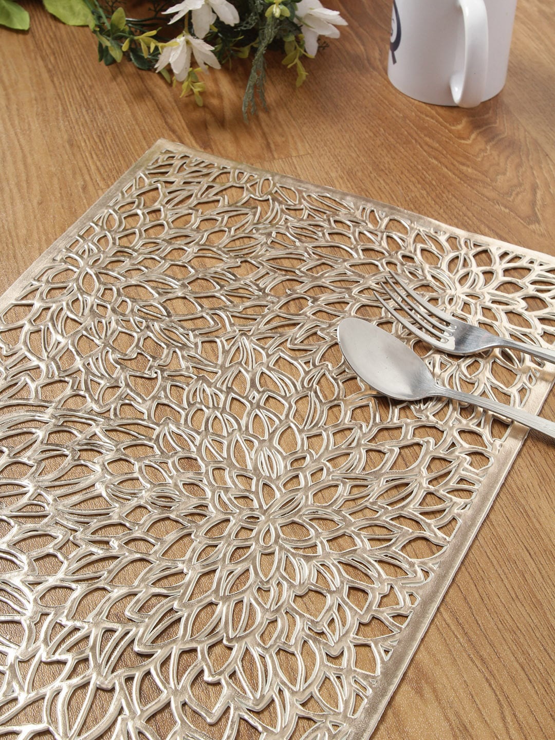

HOSTA HOMES Set Of 6 Silver-Toned Textured Table Placemats