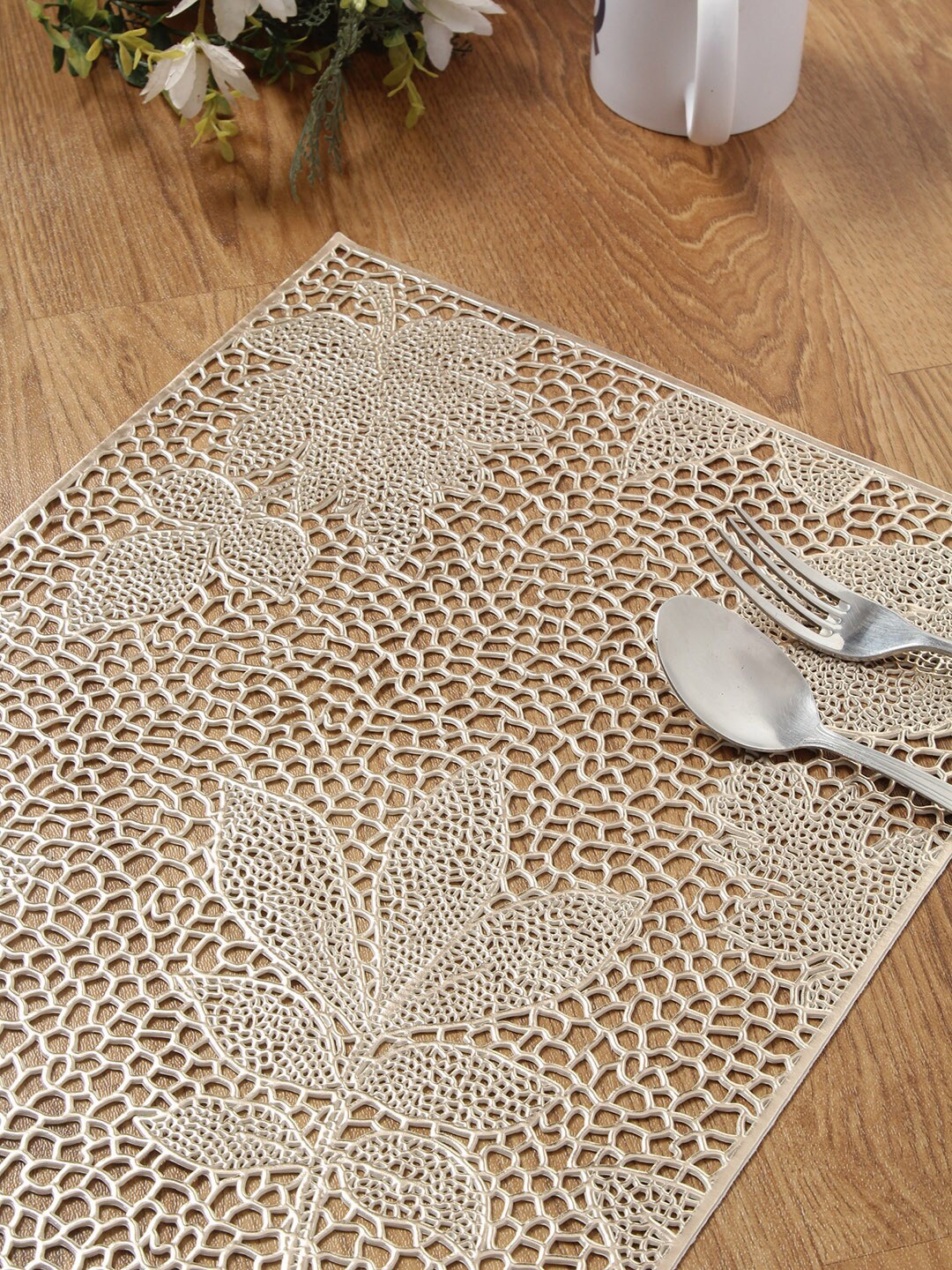 

HOSTA HOMES Set Of 6 Gold-Toned Textured Table Placemats