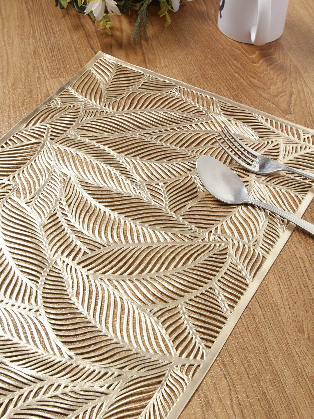 

HOSTA HOMES Set Of 6 Gold-Toned Self-Design Table Placemats