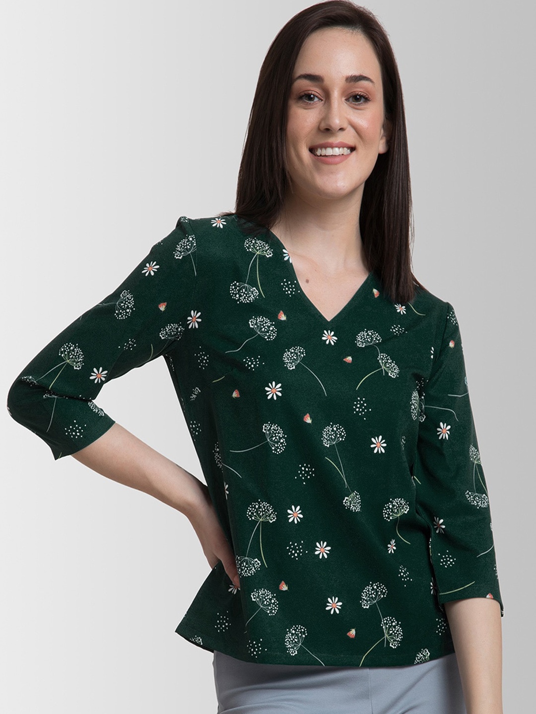

FableStreet Green Floral Printed V-Neck Regular Top