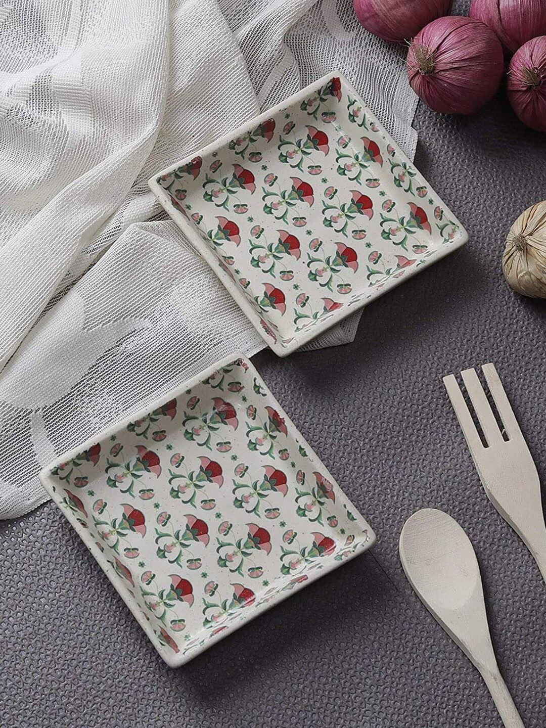 

MIAH Decor Set of 2 White & Green Plates Set