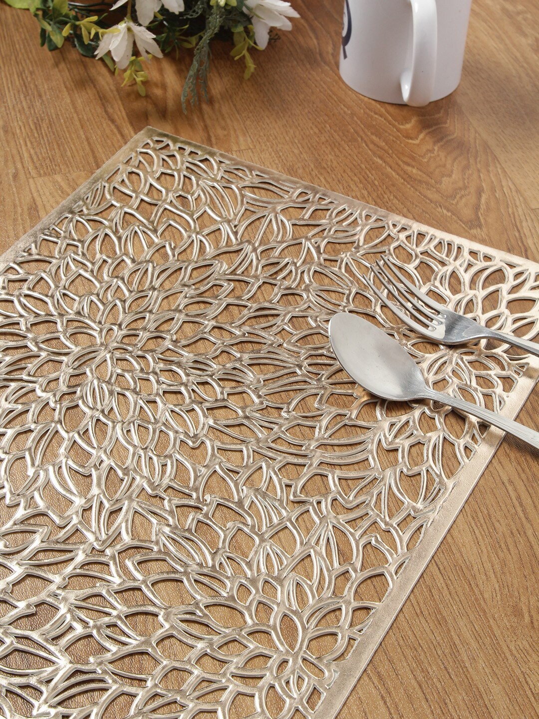 

HOSTA HOMES Set Of 6 Gold-Toned Textured Table Placemats