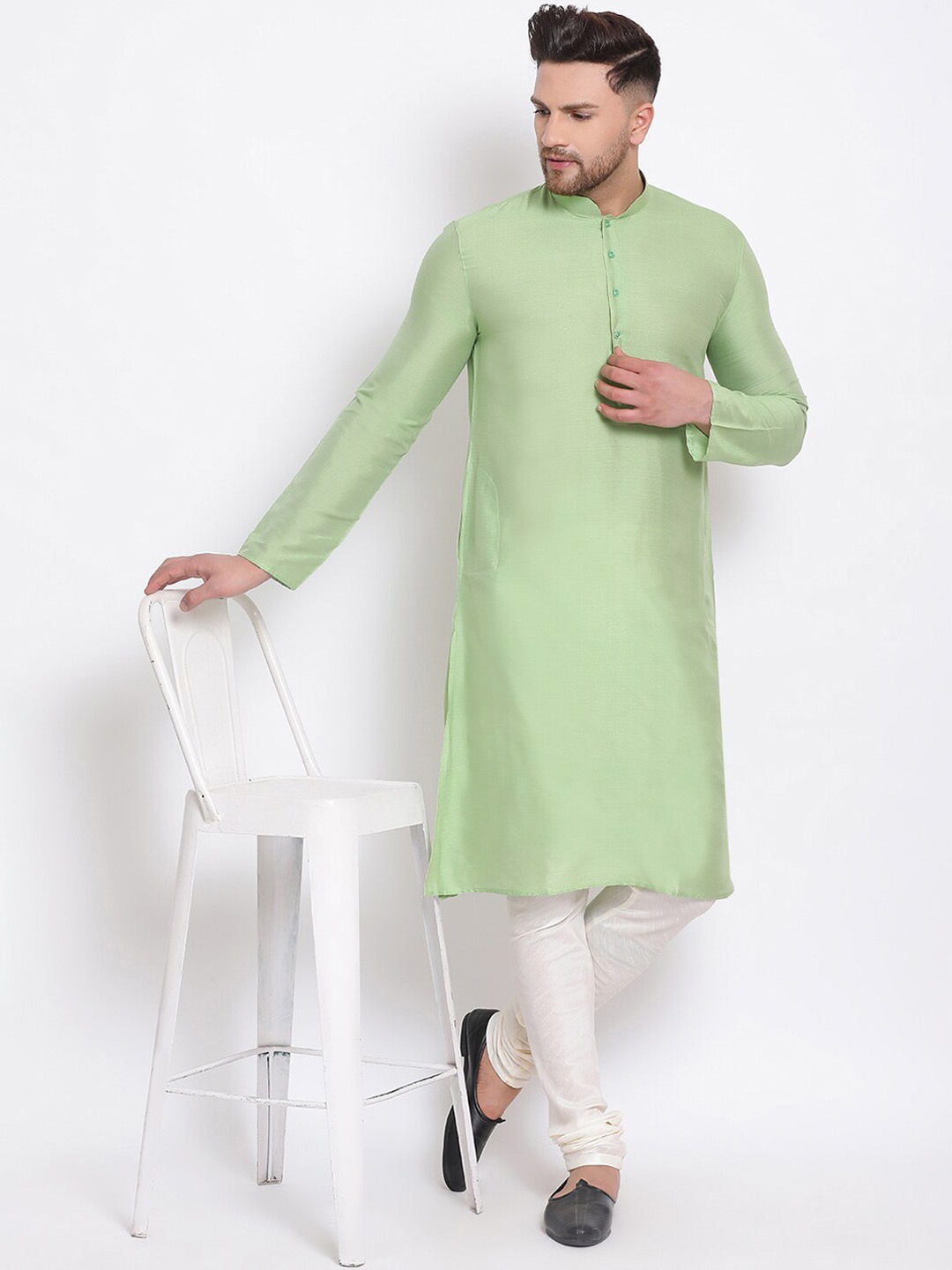 

Sanwara Men Green & White Solid Kurta with Churidar