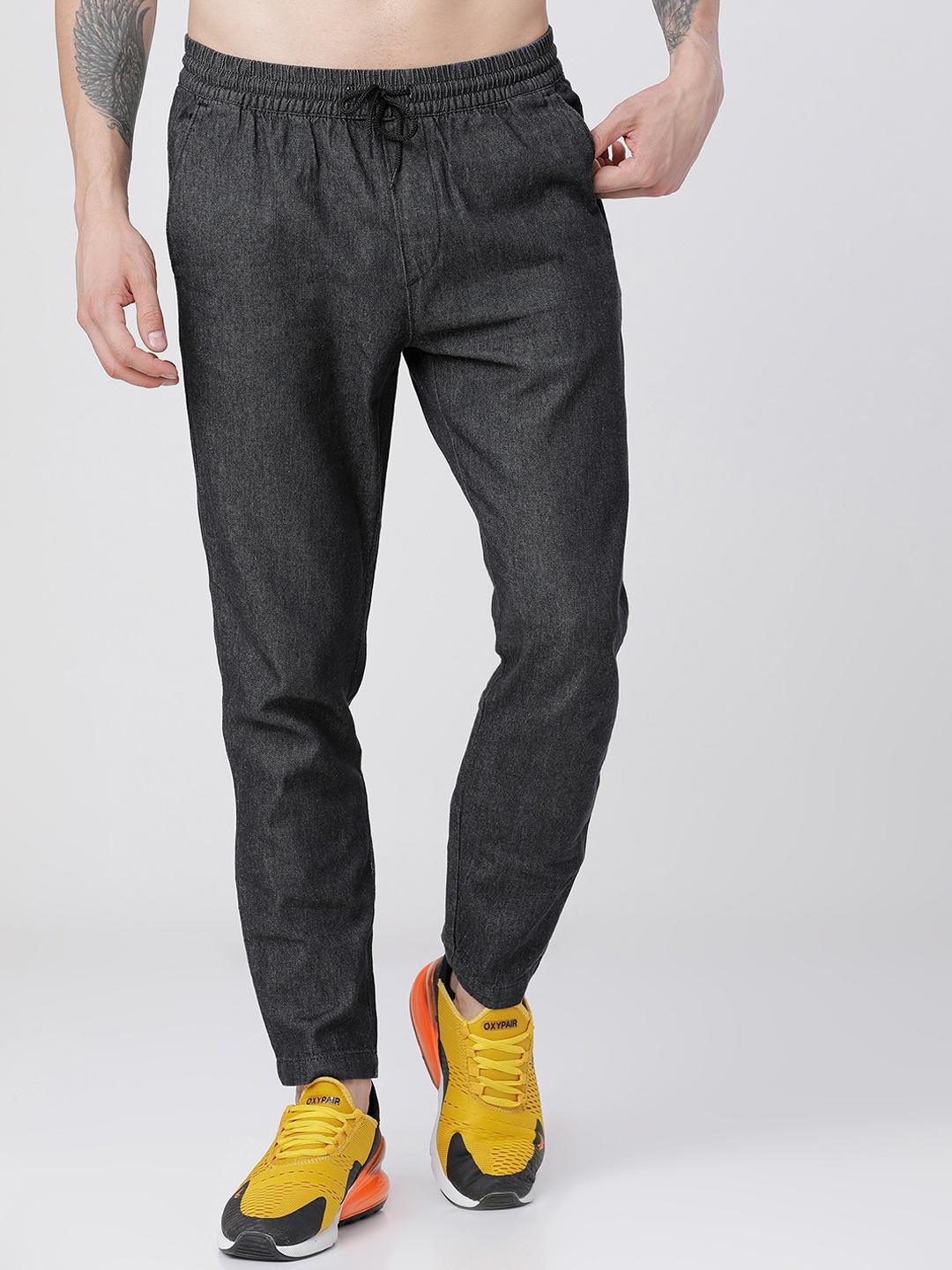 

HIGHLANDER Men Charcoal Black Tapered Fit Mid-Rise Clean Look Jeans