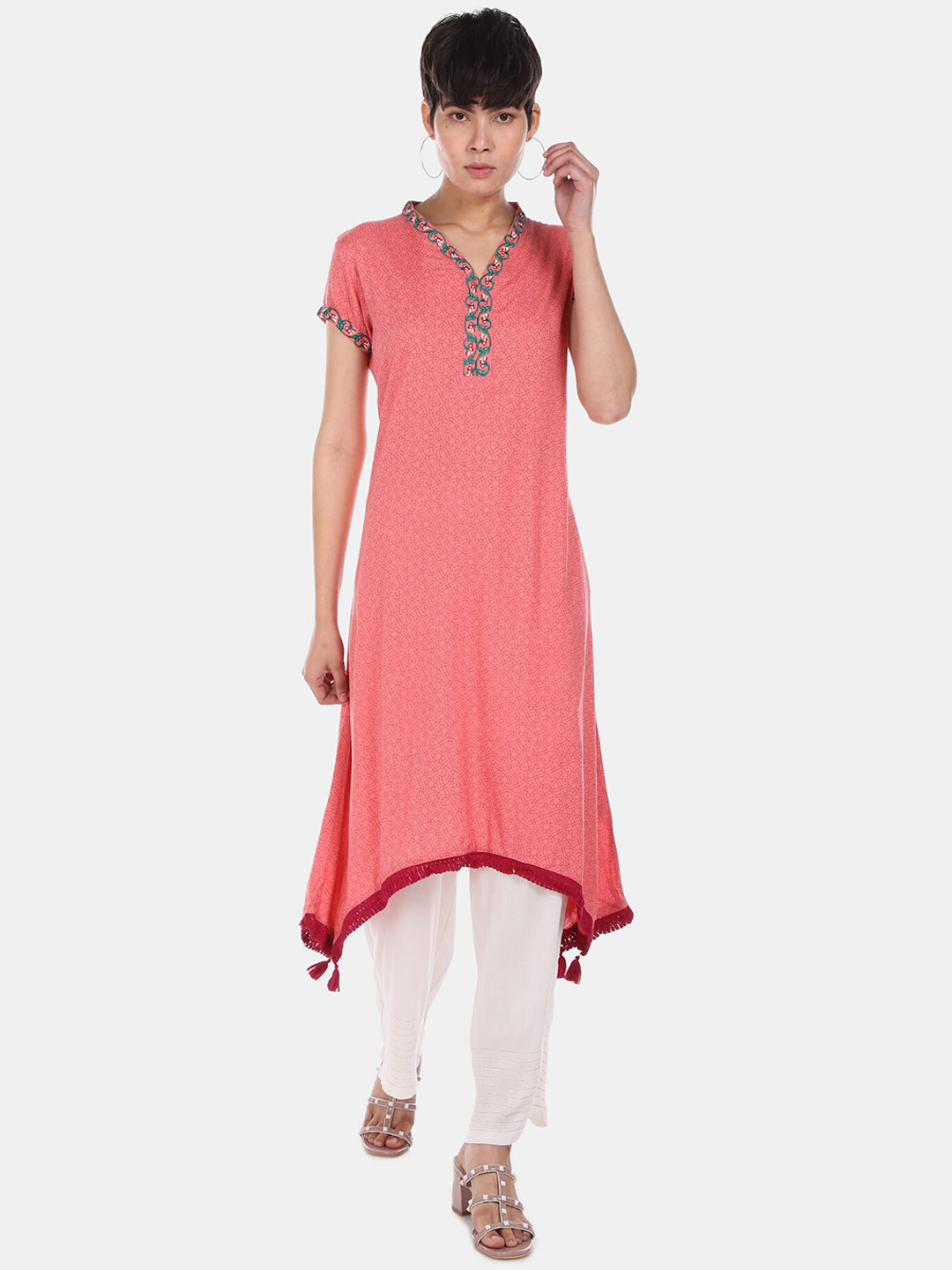 

Karigari Women Peach-coloured Thread Work Kurta