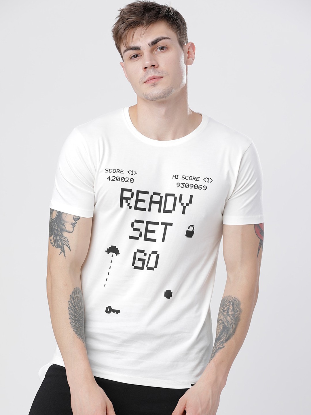 

HIGHLANDER Men White & Black Printed Slim Fit Round Neck T-shirt