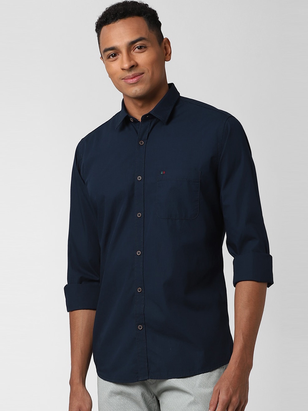 

Peter England Casuals Men Navy Blue Slim Fit Solid Casual Shirt