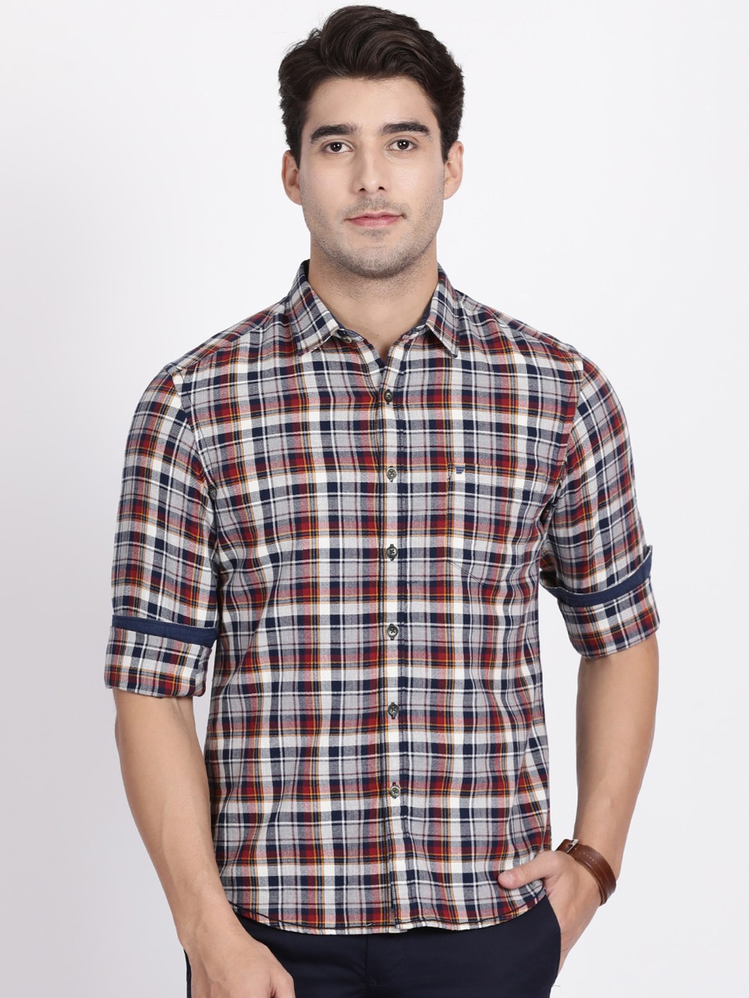

t-base Men Red & Off-White Slim Fit Checked Casual Shirt