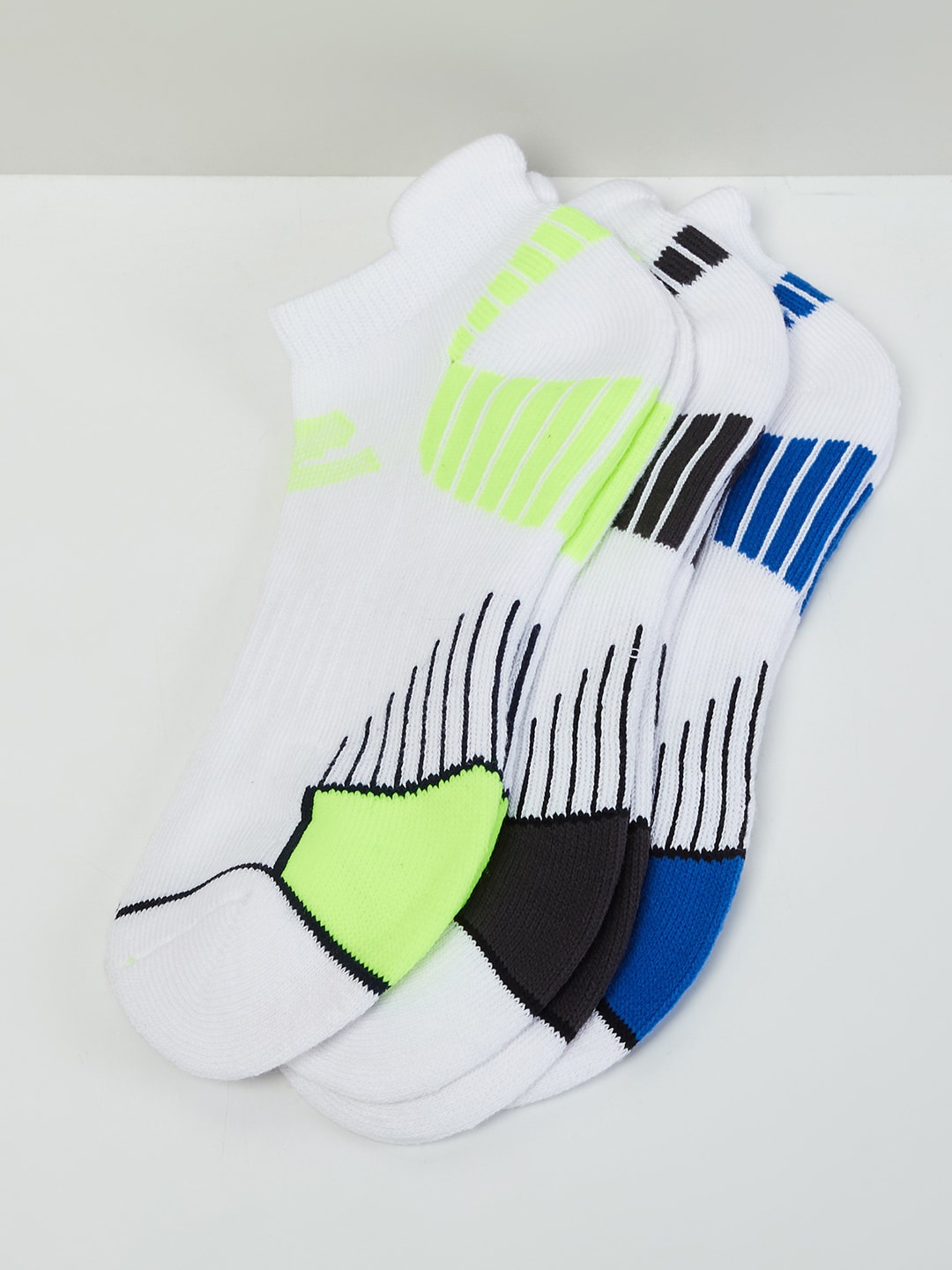 

max Men Pack of 3 Assorted Ankle-Length Socks