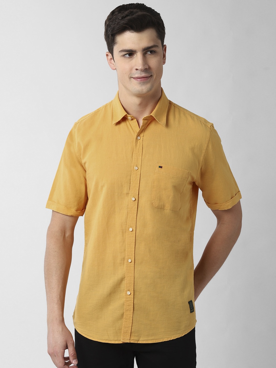 

Peter England Casuals Men Yellow Slim Fit Solid Casual Shirt