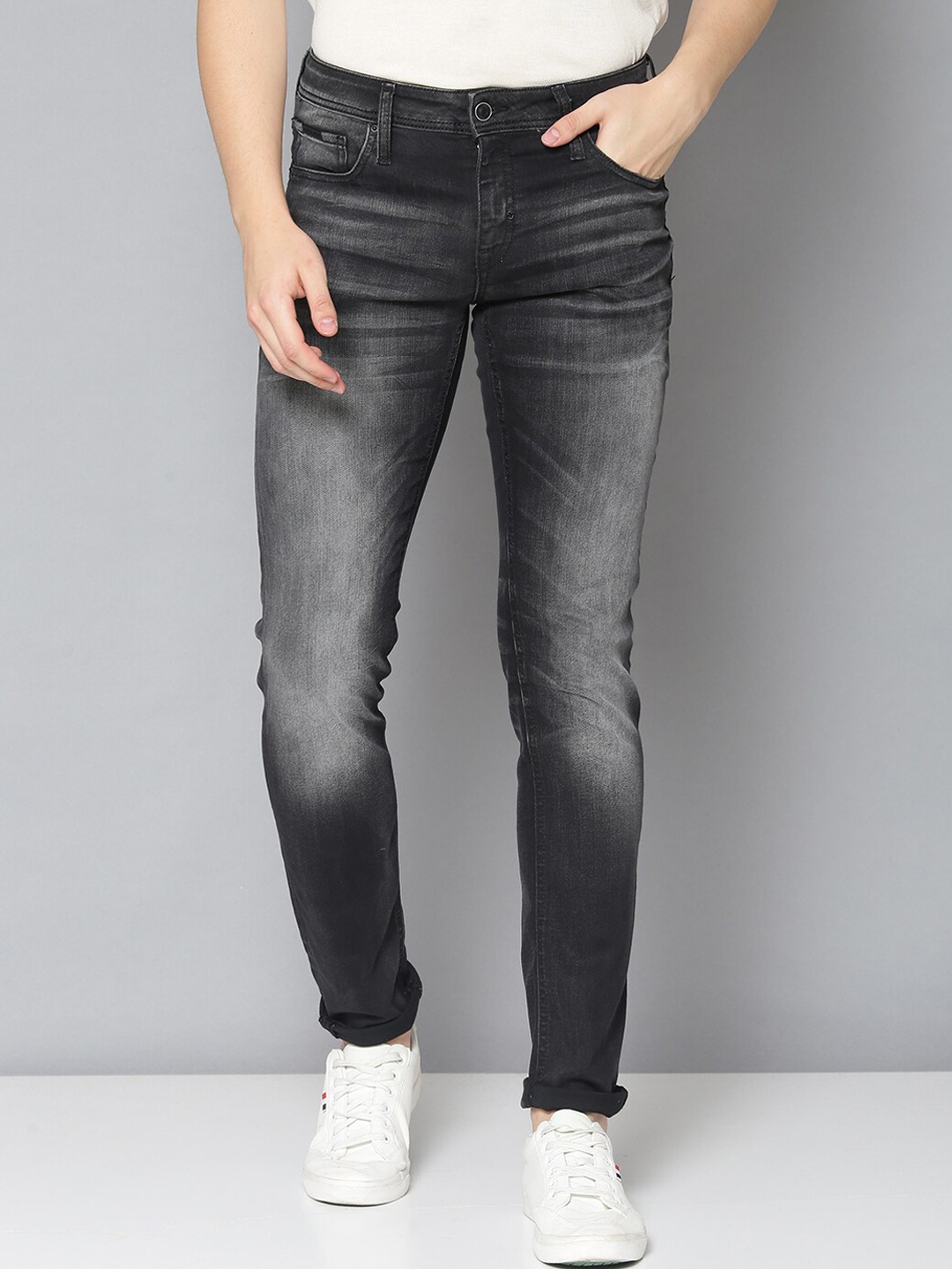 

Antony Morato Men Black Tapered Fit Mid-Rise Mildly Distressed Jeans