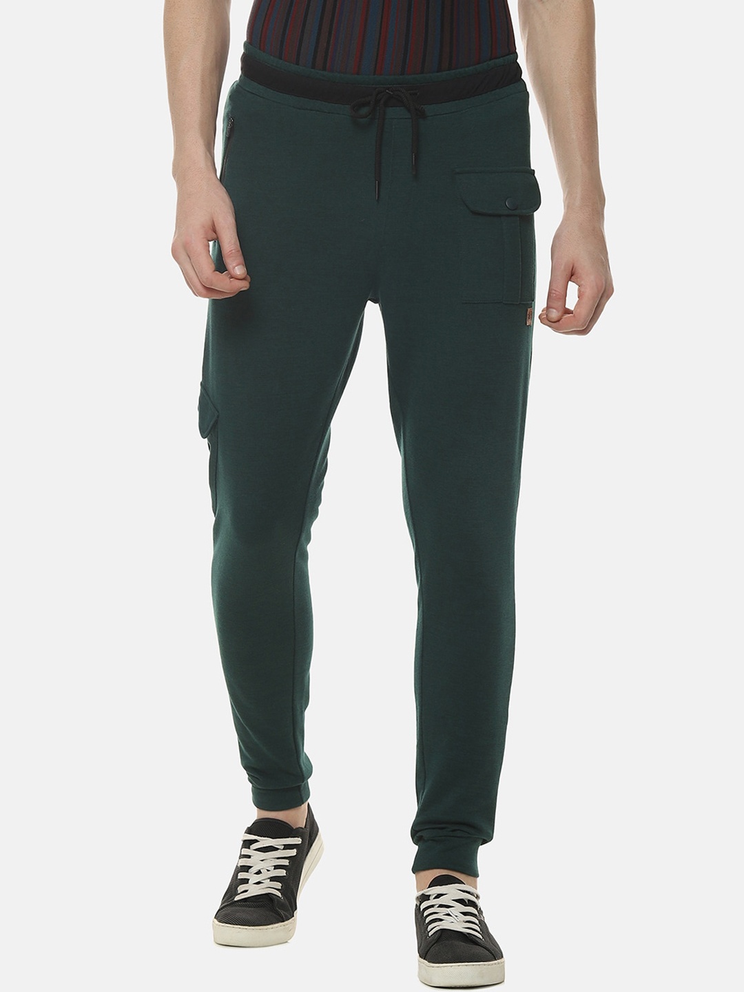 

Campus Sutra Men Green Solid Straight-Fit Joggers