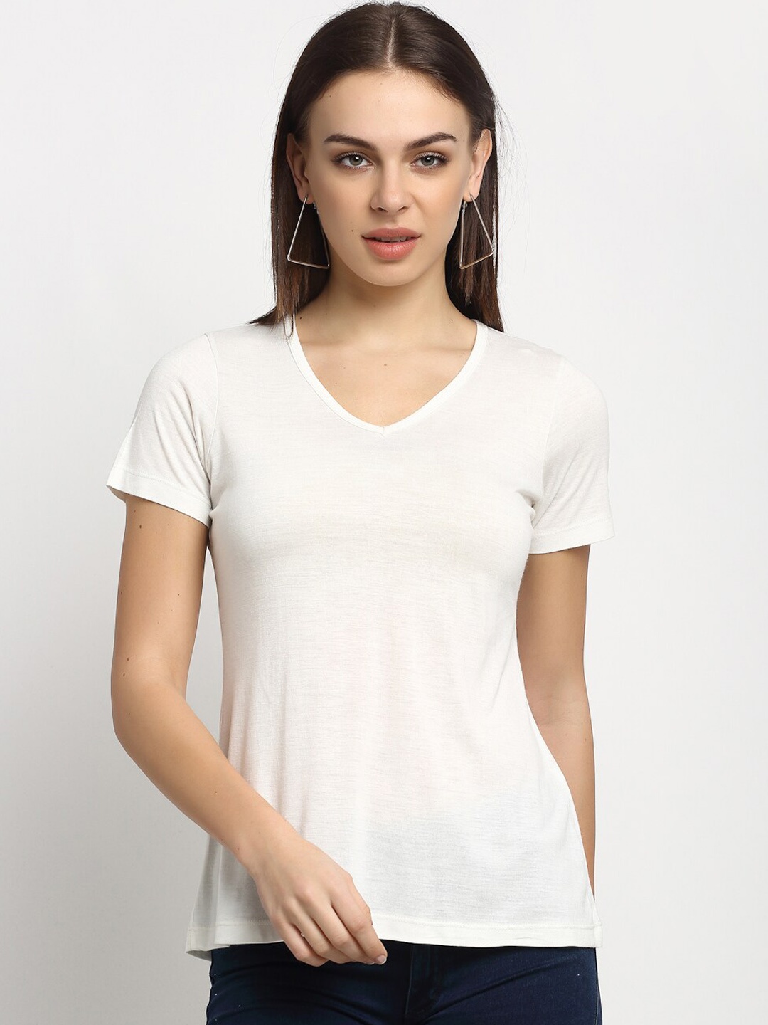 

Rute Women White Solid V-Neck T-shirt