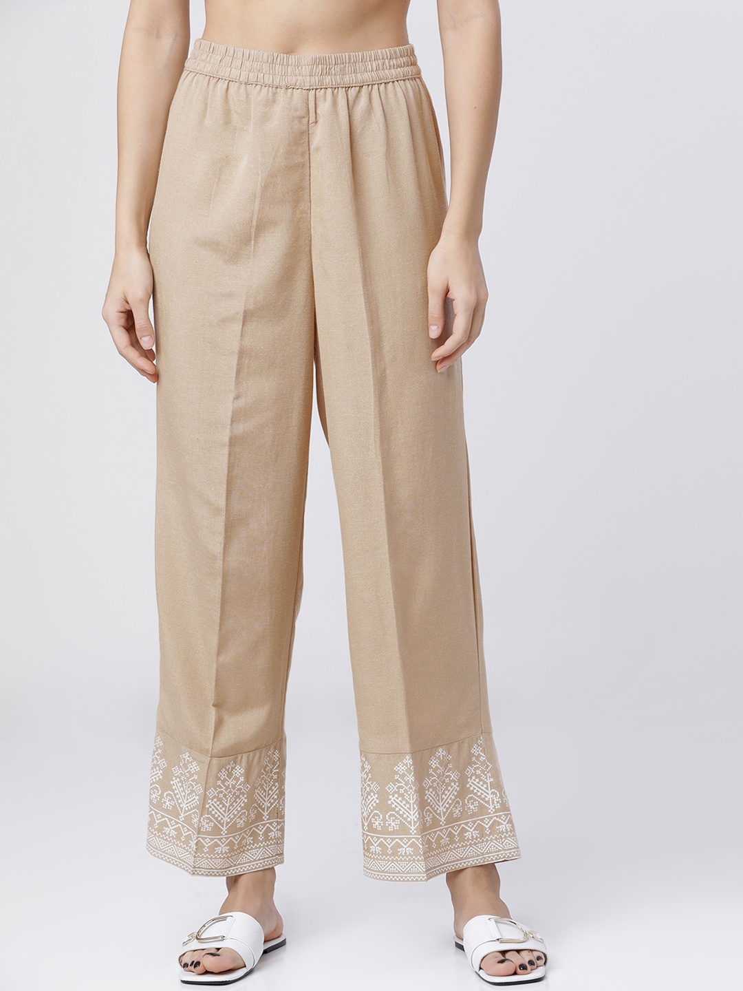 

Vishudh Women Beige & White Printed Straight Palazzos
