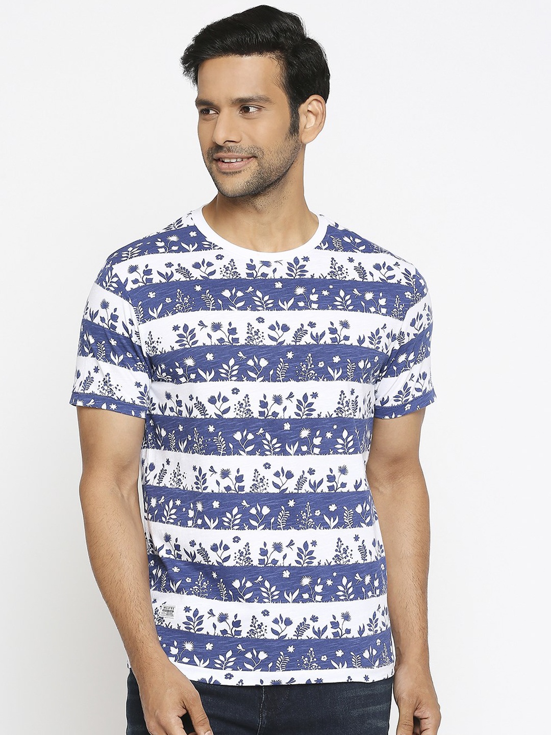 

Mufti Men White Printed Round Neck T-shirt
