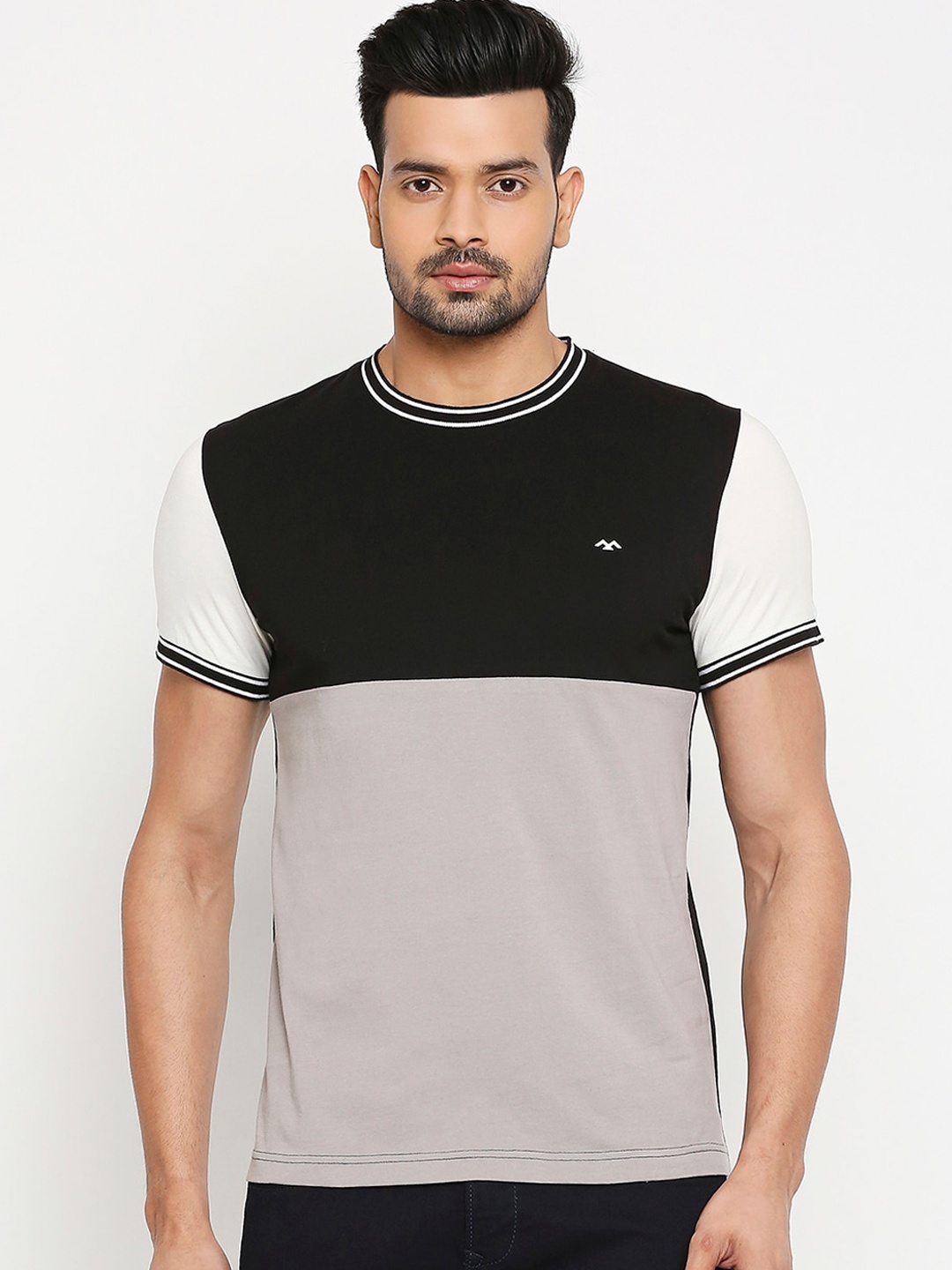 

Mufti Men Black Grey Colourblocked Round Neck Cotton Pure Cotton T-shirt