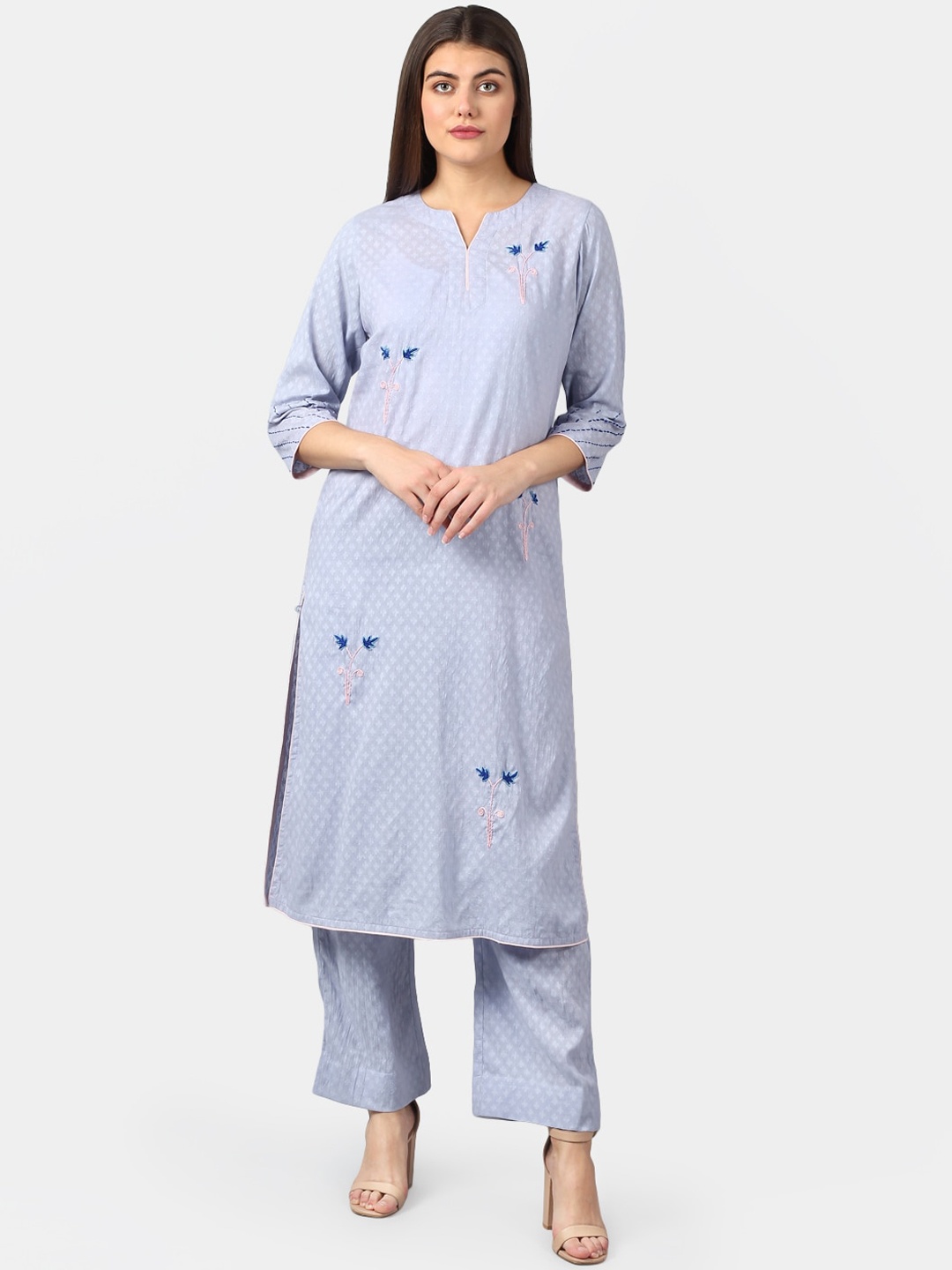 

Dart Studio Women Blue Floral Embroidered Jacquard Kurta