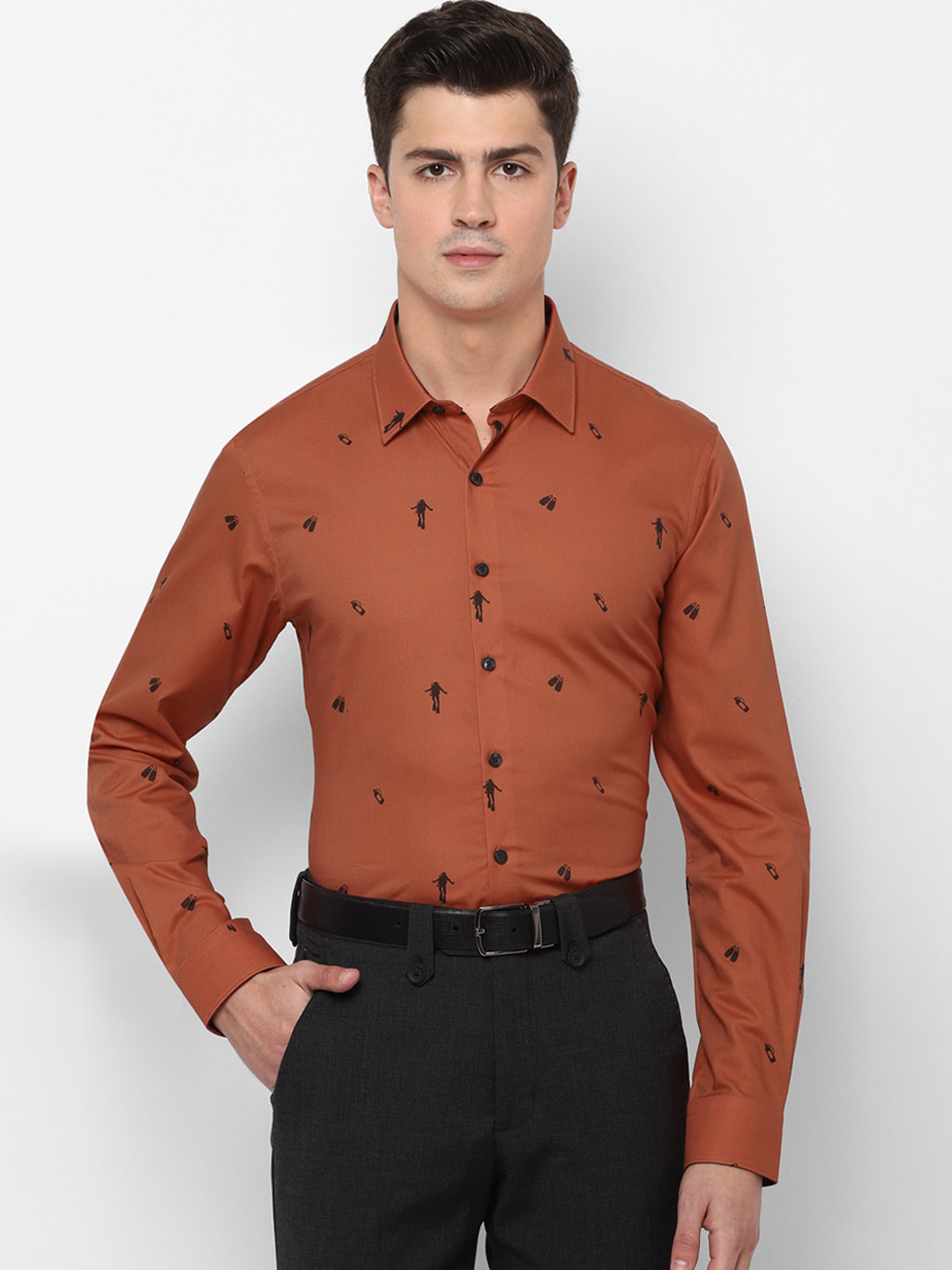 

SIMON CARTER LONDON Men Brown Regular Fit Printed Casual Shirt