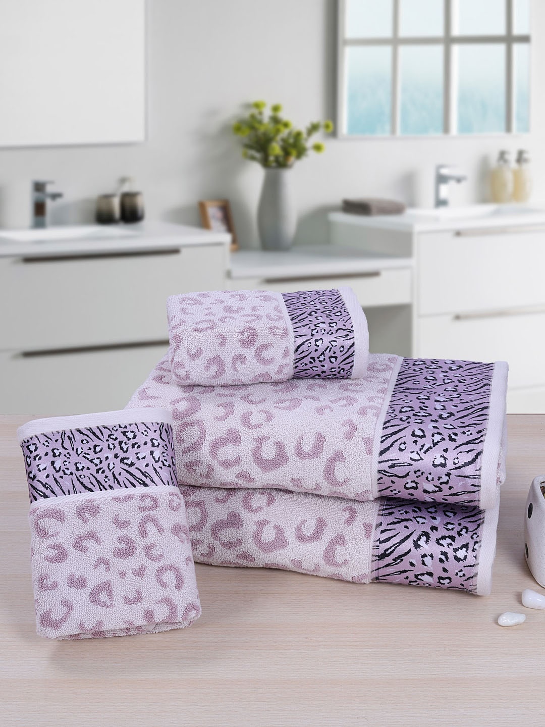 

RANGOLI Unisex Set Of 4 Purple & Black Self Design 540 GSM Jacquard Towels